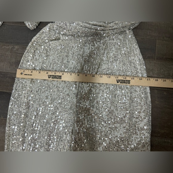 NEW Eliza J Women's Long Sleeve V Neck Evening Jumpsuit Silver Sequin - Picture 9 of 13